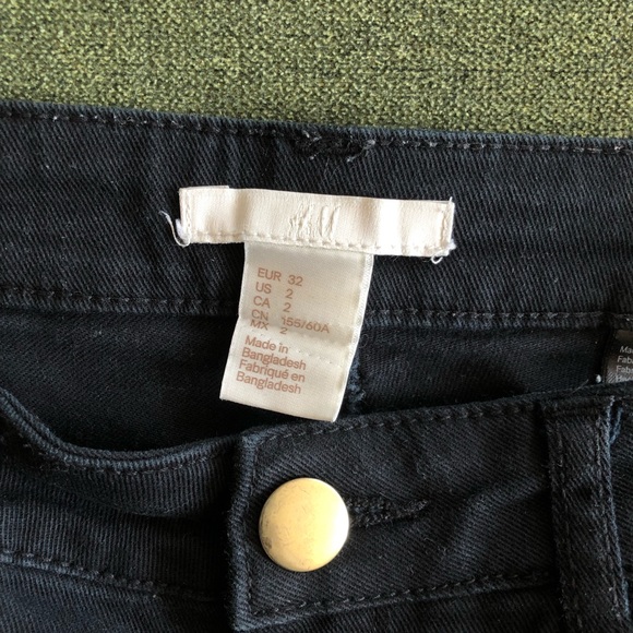 H&M stretch denim high-waisted shorts - Picture 2 of 7